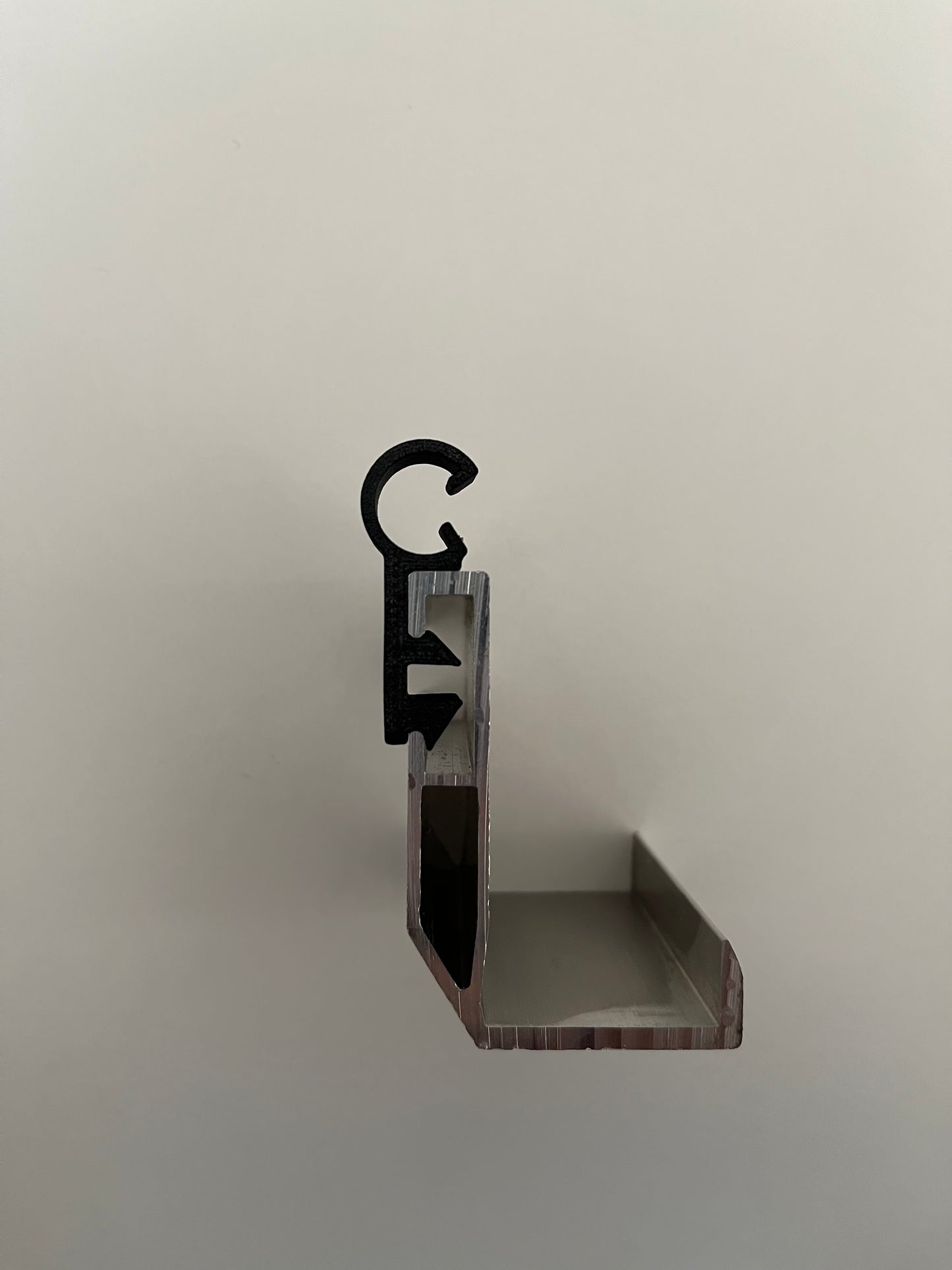 Kabelhalter für Aluprofile – passend für PV-Anlagen (Sika-Systeme)